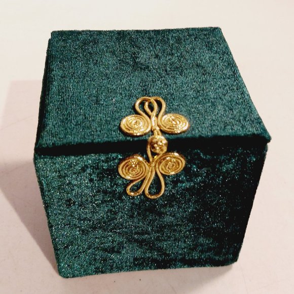 Li Bien Pier 1 "Santa & Reindeer" Reverse Painted Glass Christmas Ornament 2007 - Picture 7 of 7